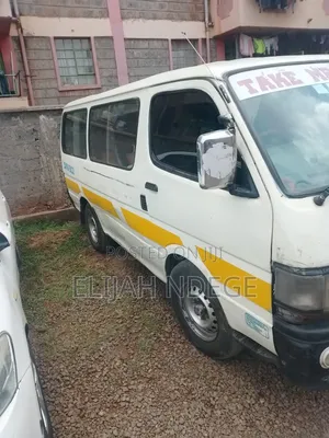 Toyota HiAce 2000 Beige