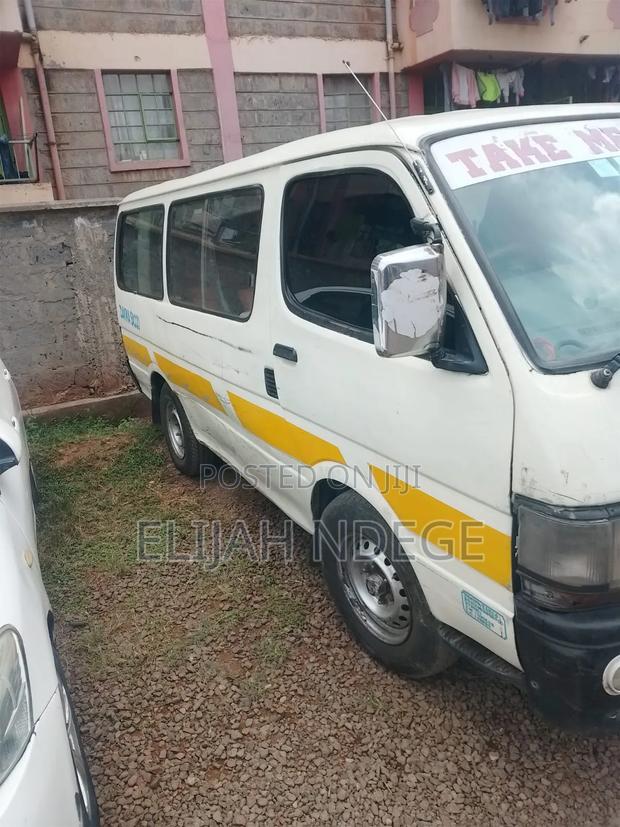 Toyota HiAce 2000 Beige - main view