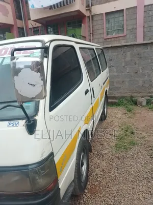 Toyota HiAce 2000 Beige