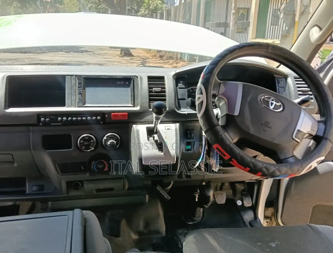 Toyota Quantum 2019 White