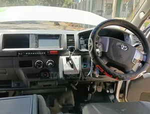 Toyota Quantum 2019 White