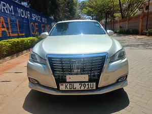 Toyota Crown 2016 Silver