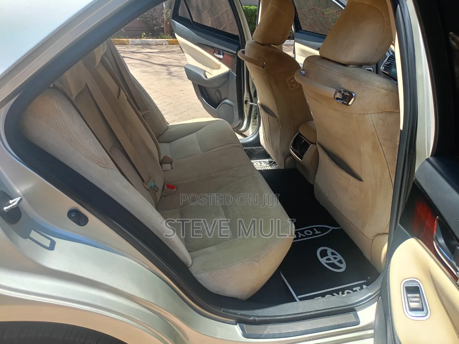 Toyota Crown 2016 Silver