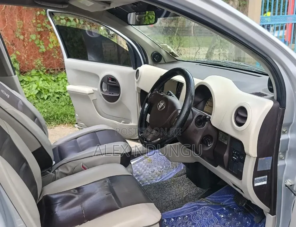 Toyota Passo 2014 Silver