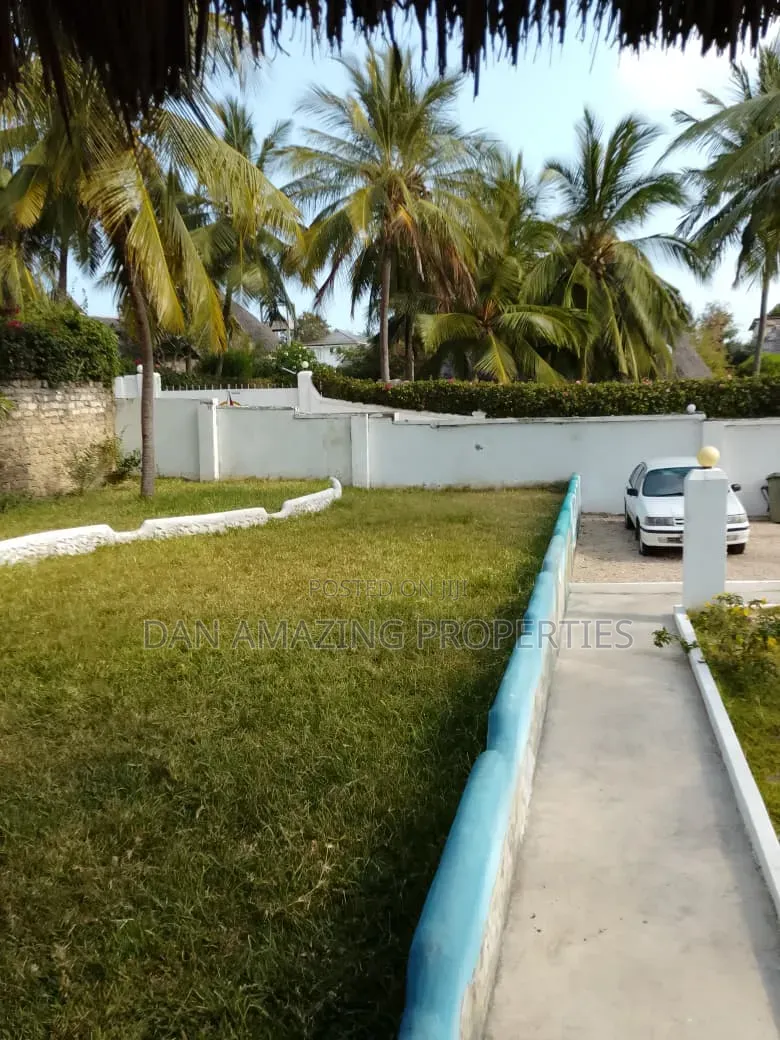 Furnished 3bdrm Villa in Diani 2Nd Row for sale
