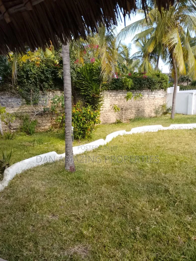 Furnished 3bdrm Villa in Diani 2Nd Row for sale