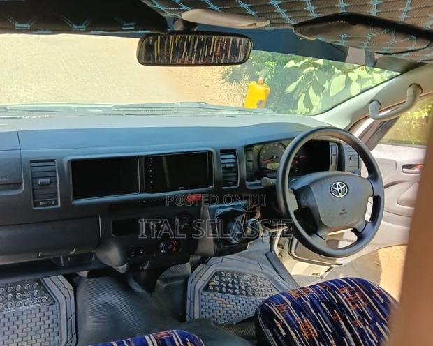 Toyota HiAce 2025 White - thumbnail 6