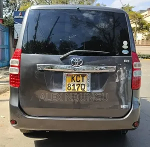 Toyota Noah 2011 Gray