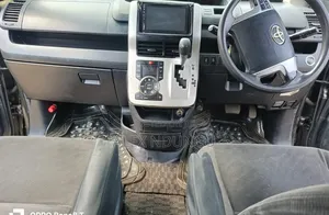 Toyota Noah 2011 Gray