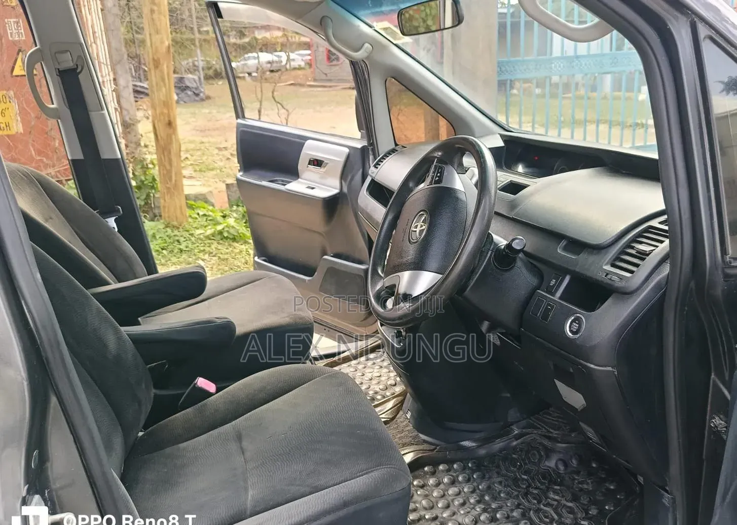 Toyota Noah 2011 Gray
