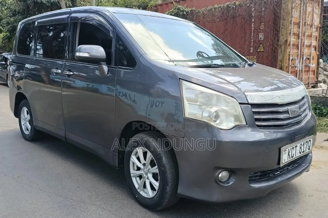 Toyota Noah 2011 Gray