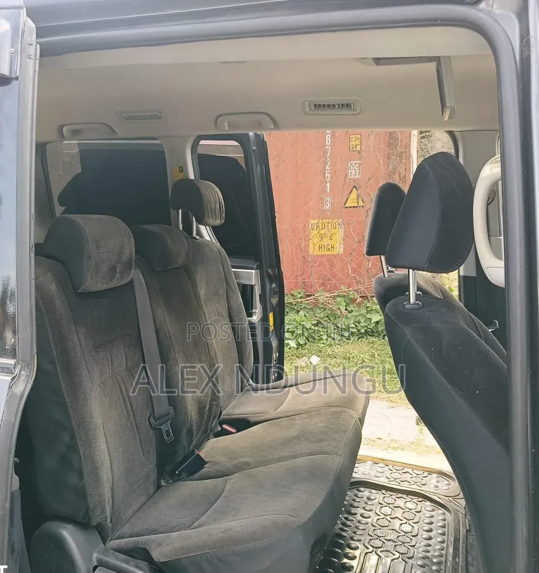 Toyota Noah 2011 Gray