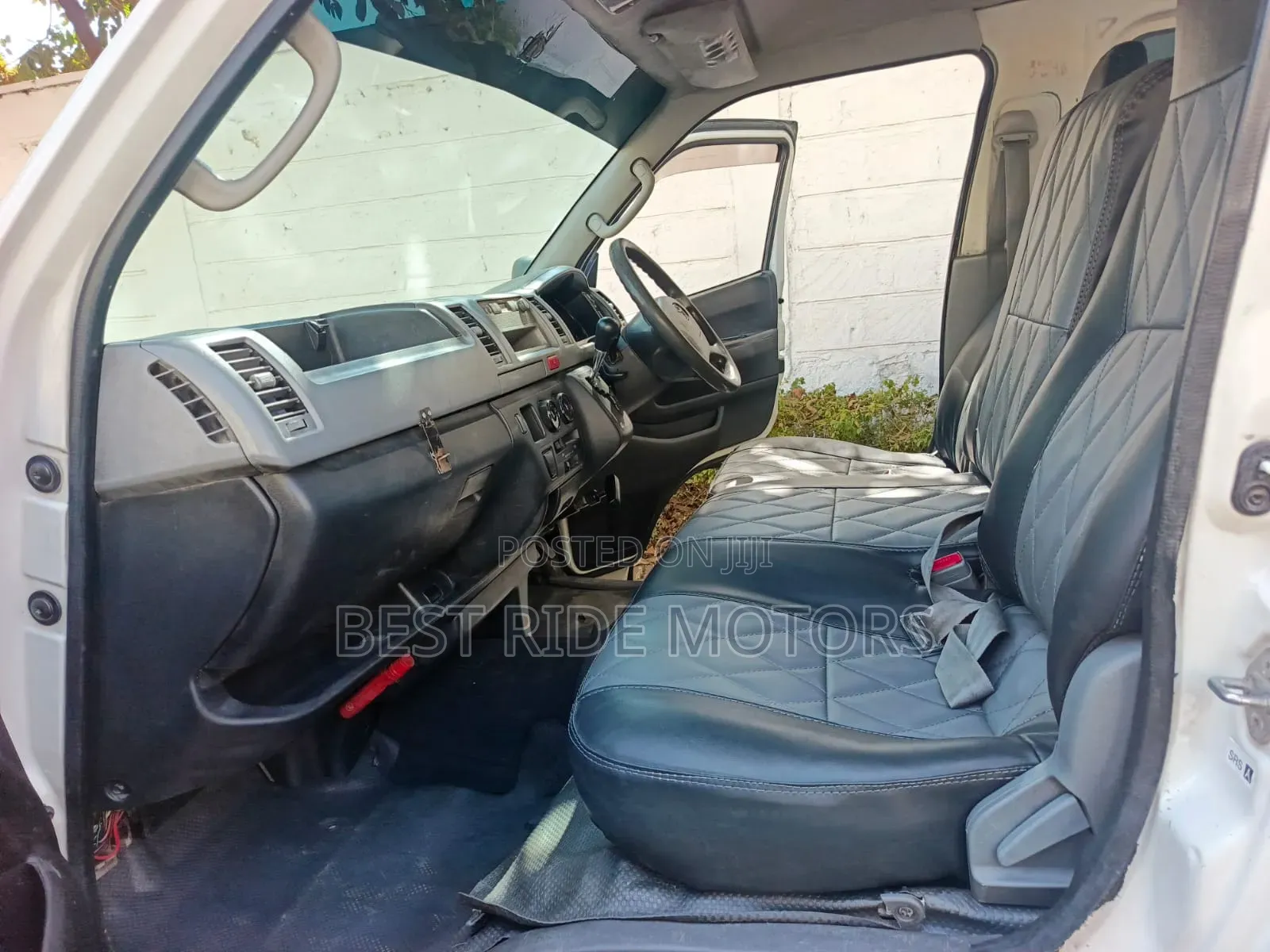 Toyota HiAce 2006 White