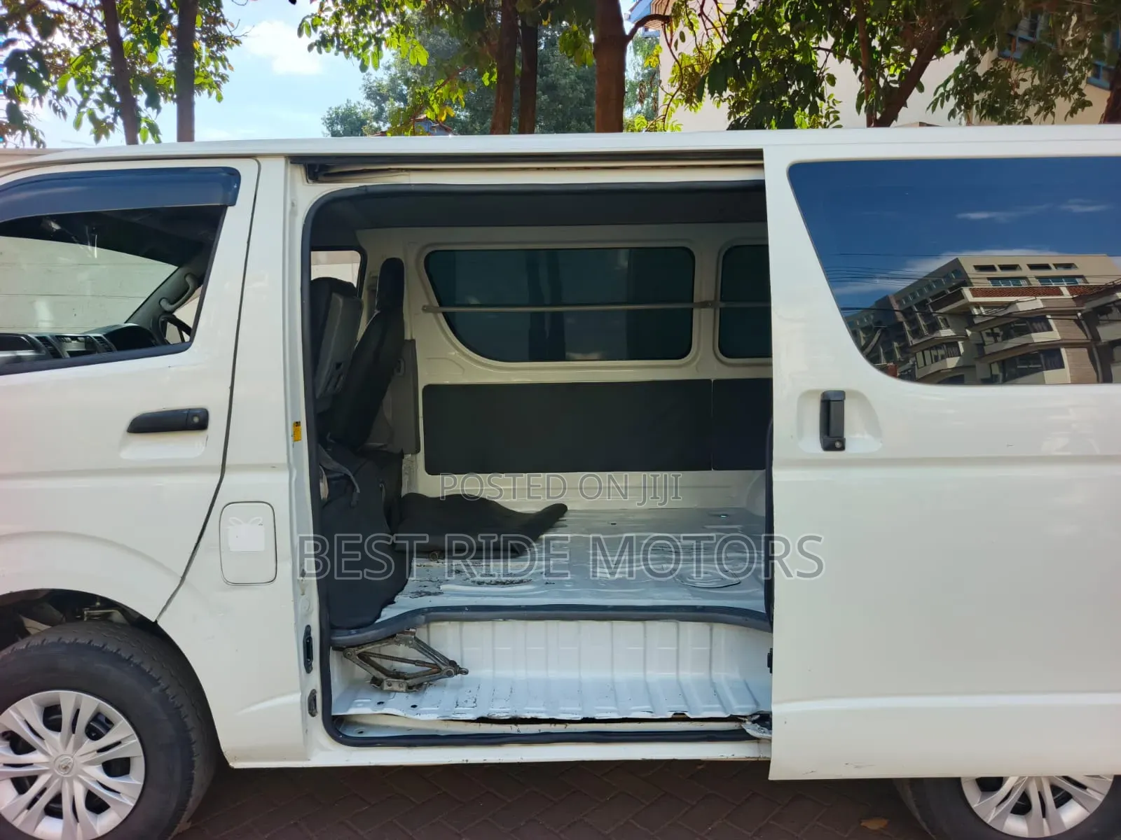 Toyota HiAce 2006 White