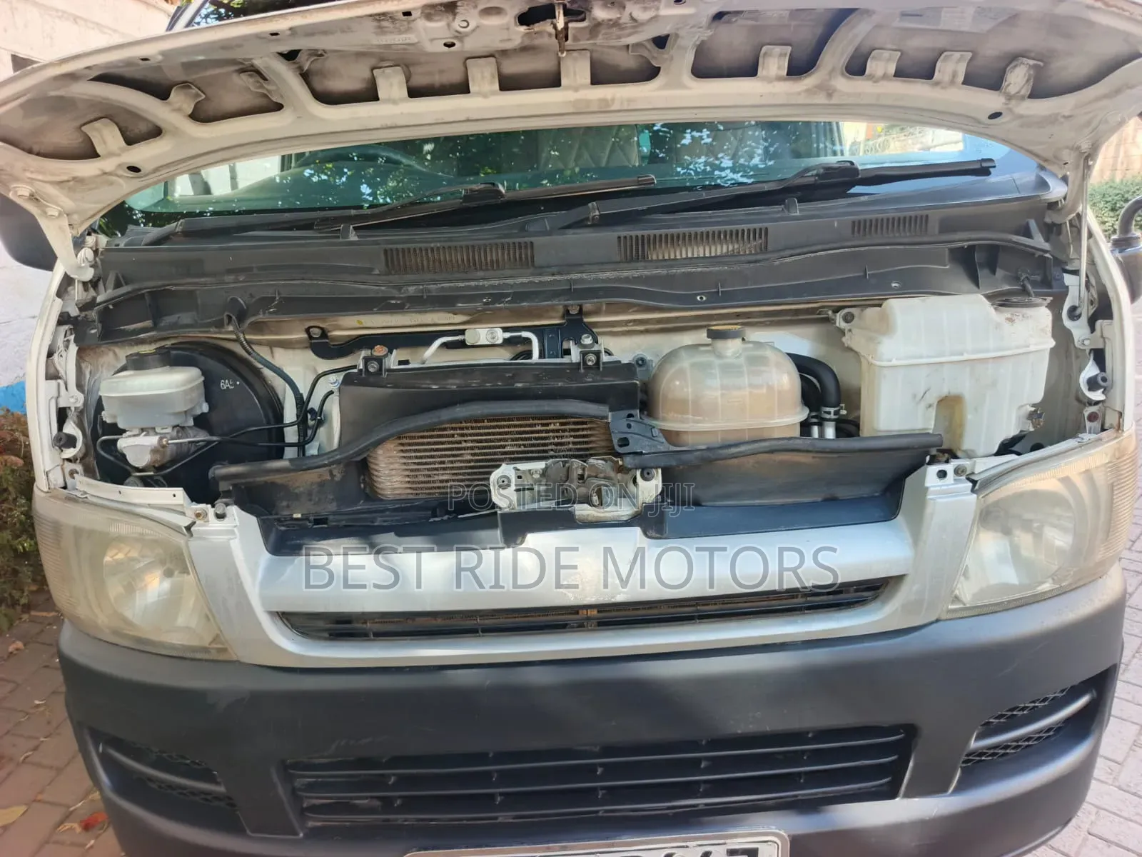 Toyota HiAce 2006 White