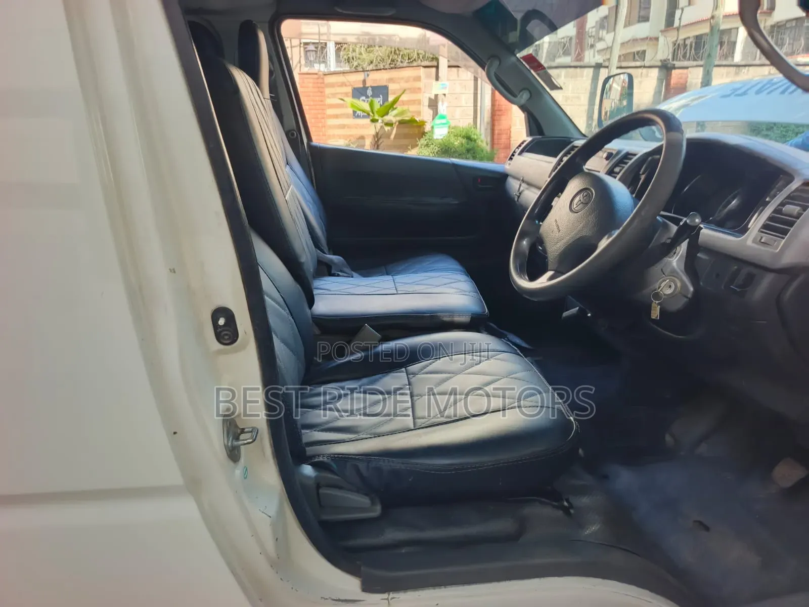 Toyota HiAce 2006 White