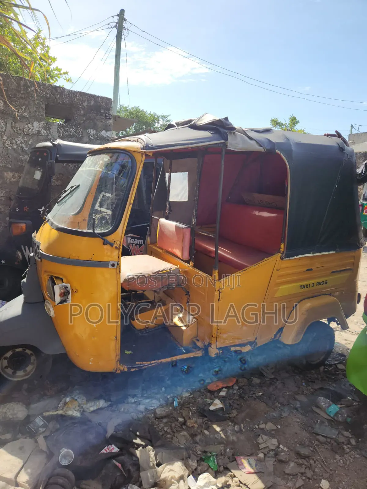 Piaggio 2016 Yellow