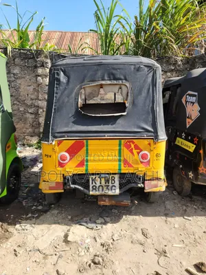 Piaggio 2016 Yellow