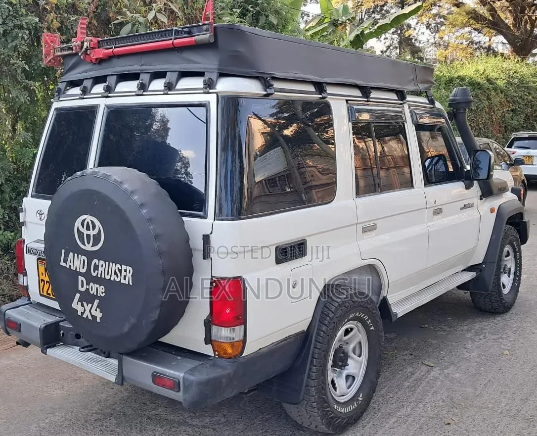 Toyota Land Cruiser 2013 White