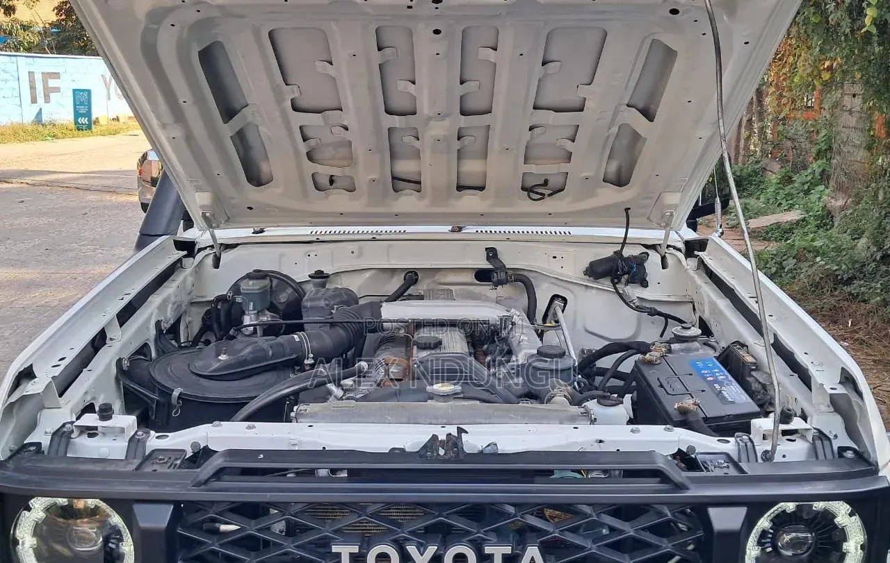 Toyota Land Cruiser 2013 White
