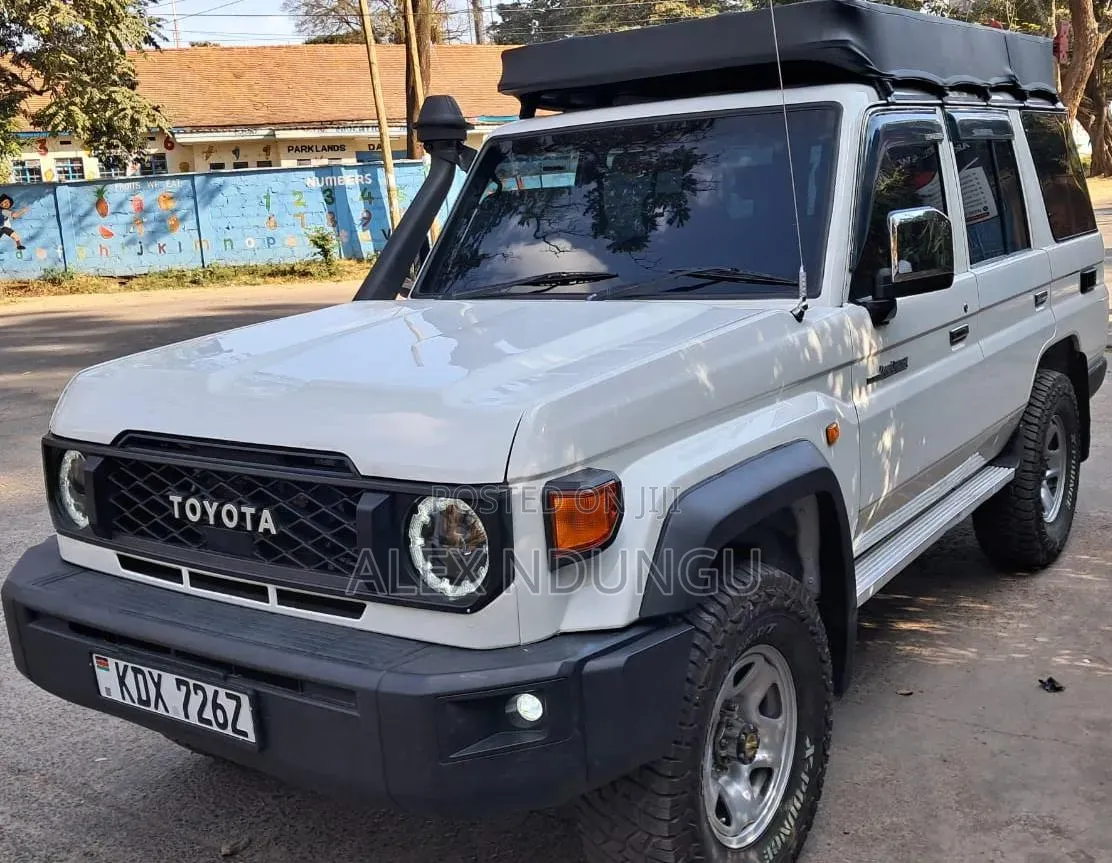 Toyota Land Cruiser 2013 White