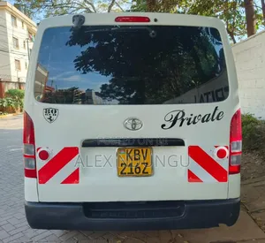 Toyota HiAce 2006 White