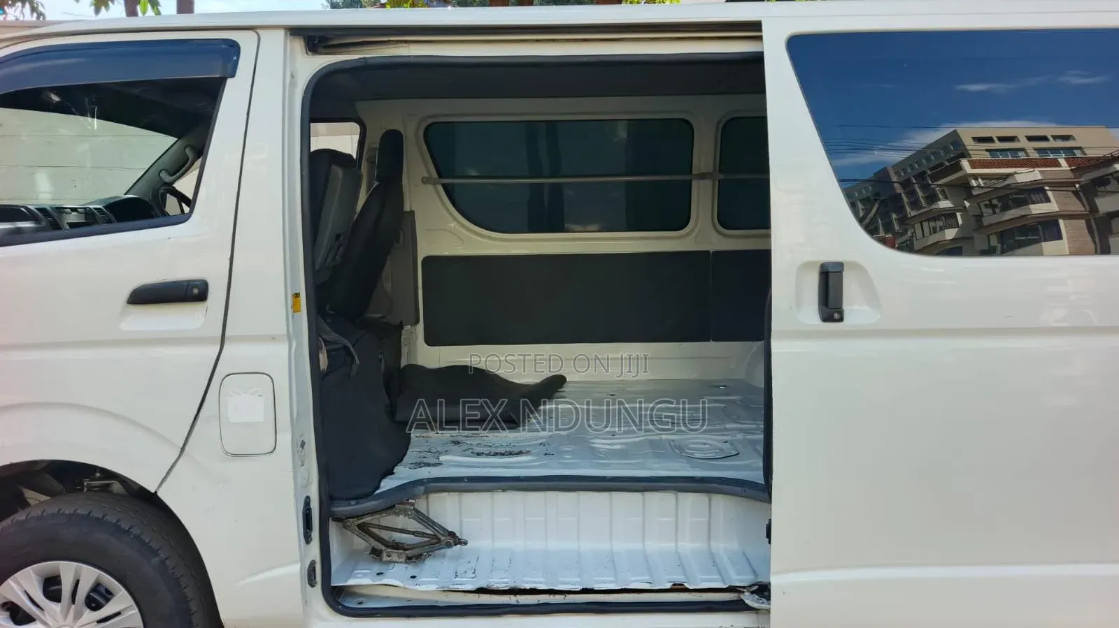 Toyota HiAce 2006 White