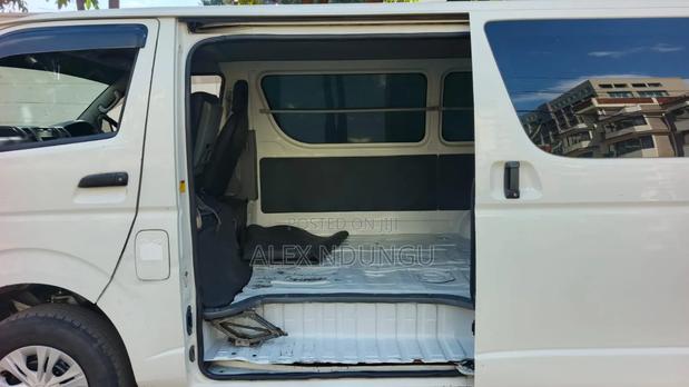 Toyota HiAce 2006 White - thumbnail 7
