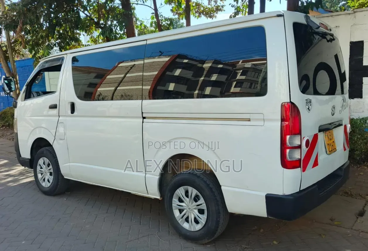 Toyota HiAce 2006 White