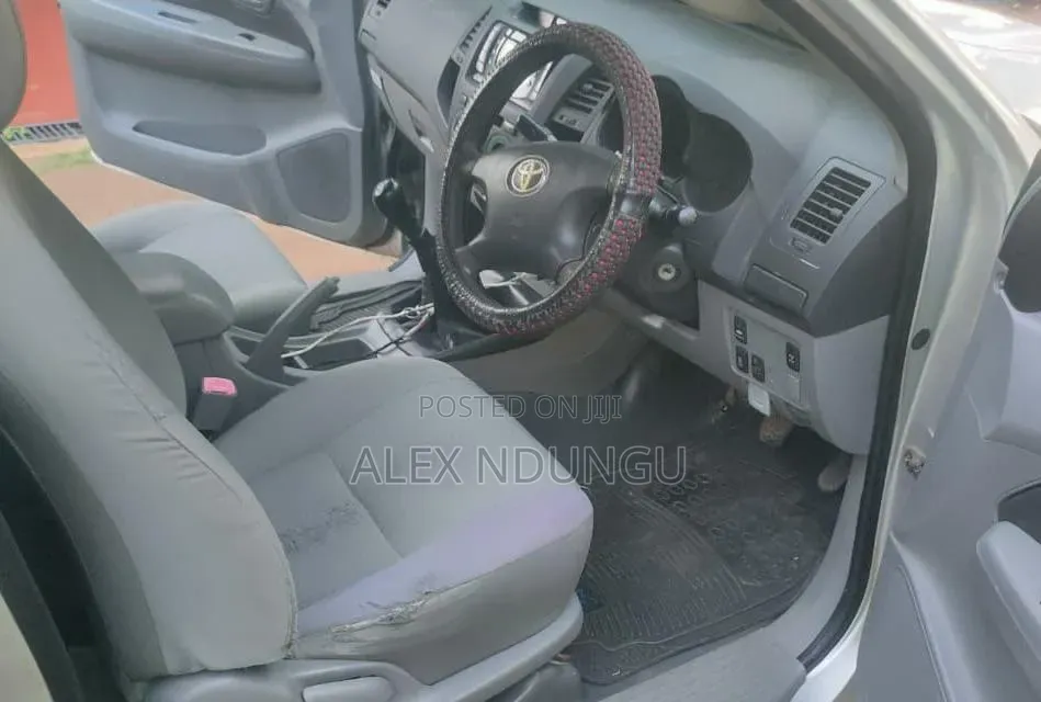 Toyota Hilux 2010 Silver