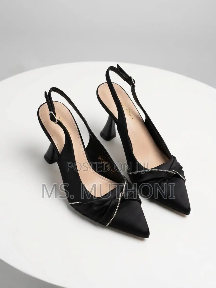 Elegant Pointed-Toe Slingback Kitten Heels