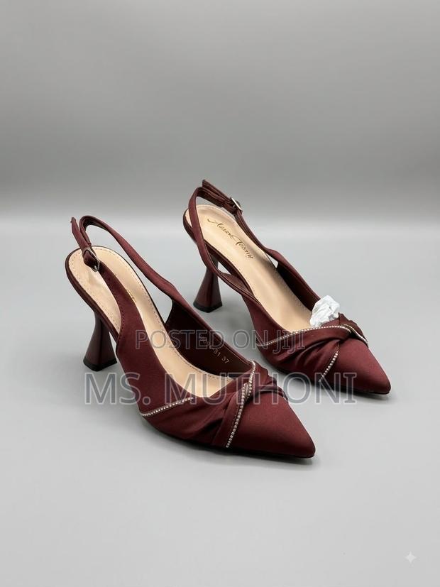 Elegant Pointed-Toe Slingback Kitten Heels - thumbnail 2
