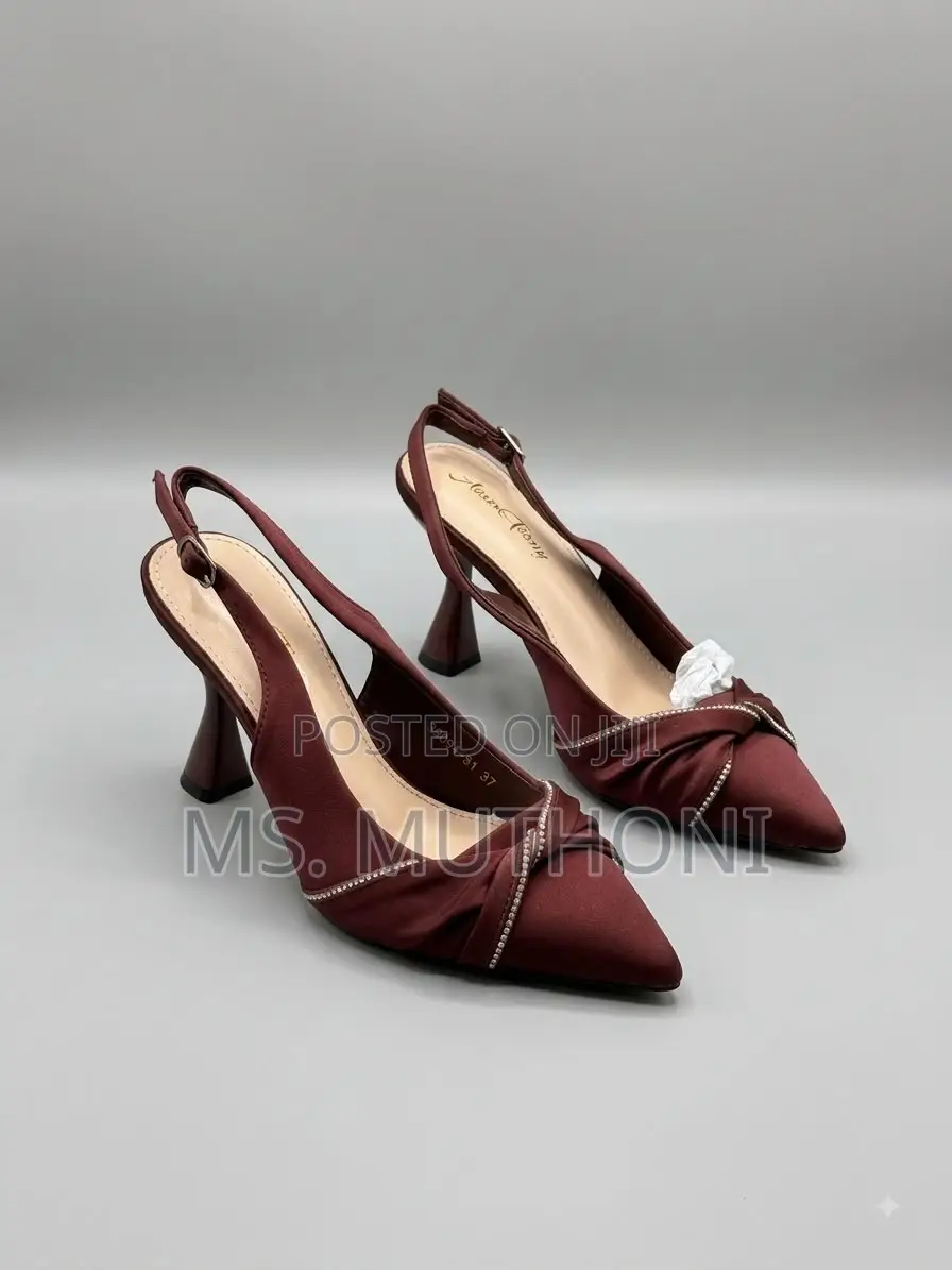 Elegant Pointed-Toe Slingback Kitten Heels