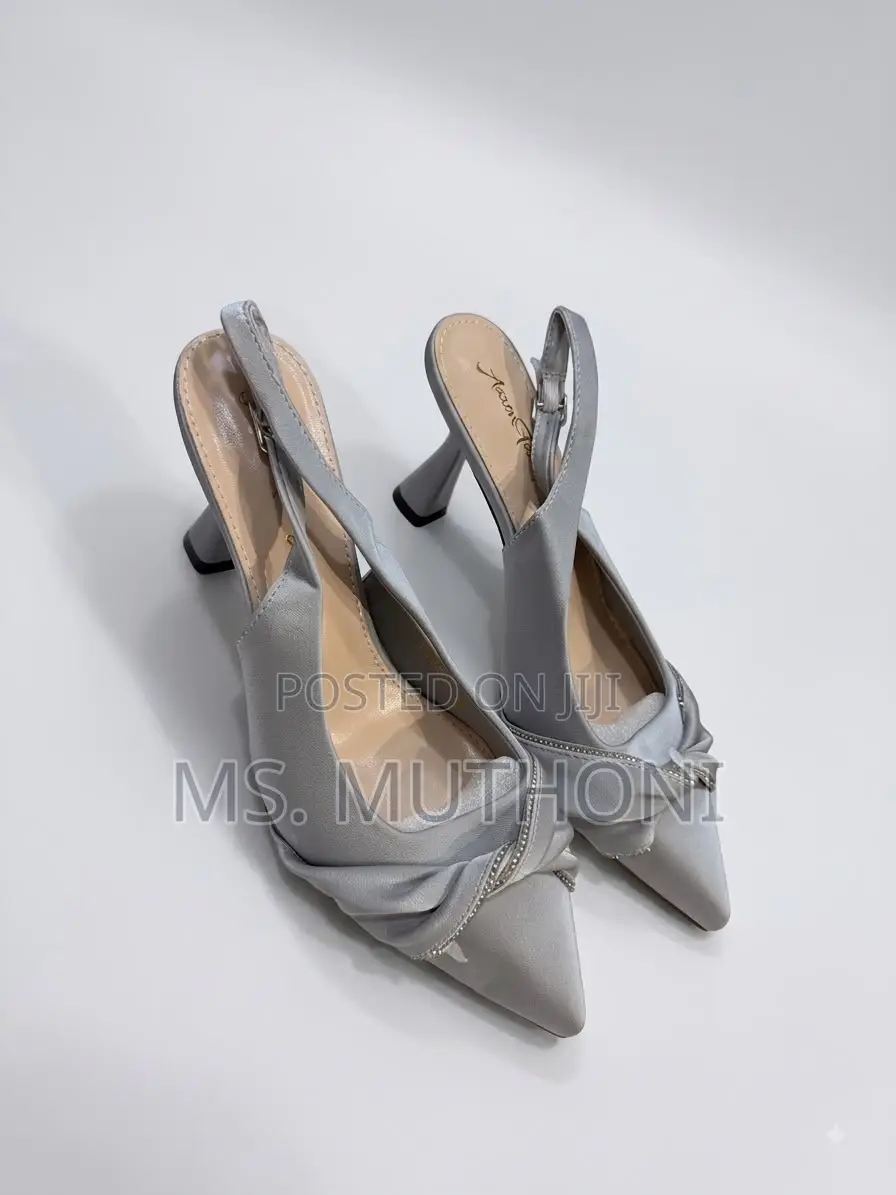 Elegant Pointed-Toe Slingback Kitten Heels