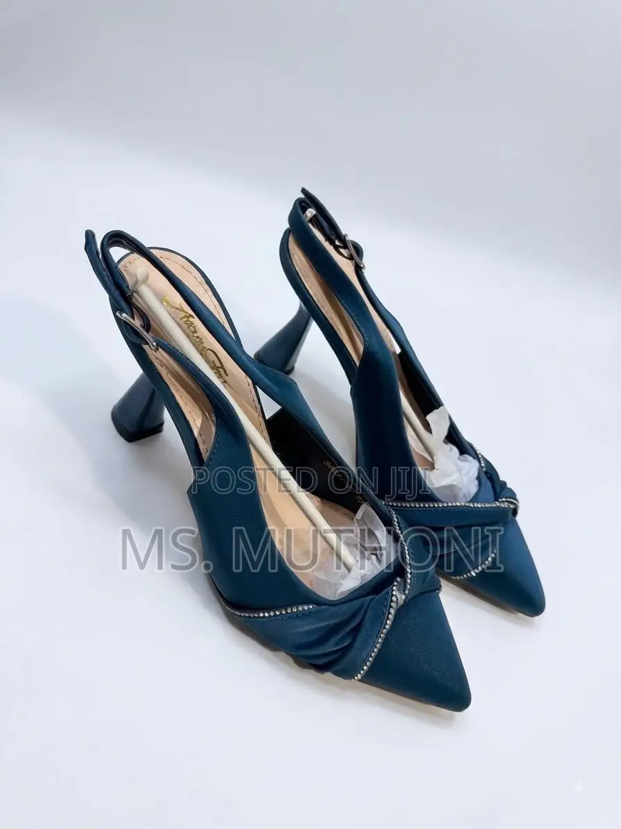 Elegant Pointed-Toe Slingback Kitten Heels