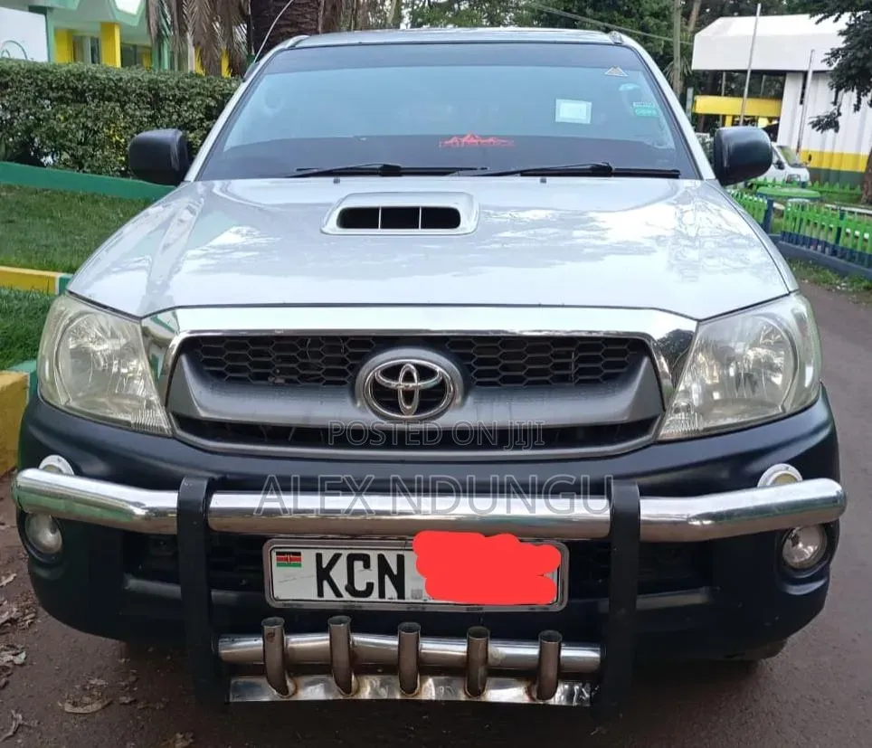 Toyota Hilux 2010 Silver