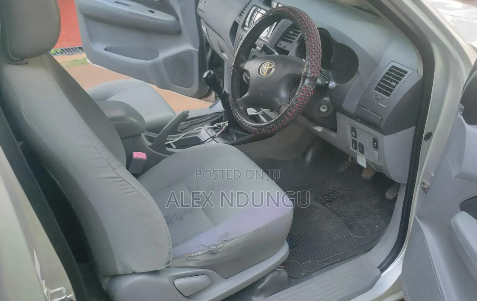 Toyota Hilux 2010 Silver