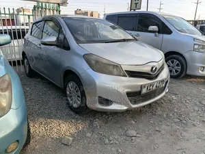 Toyota Vitz 2012 Silver