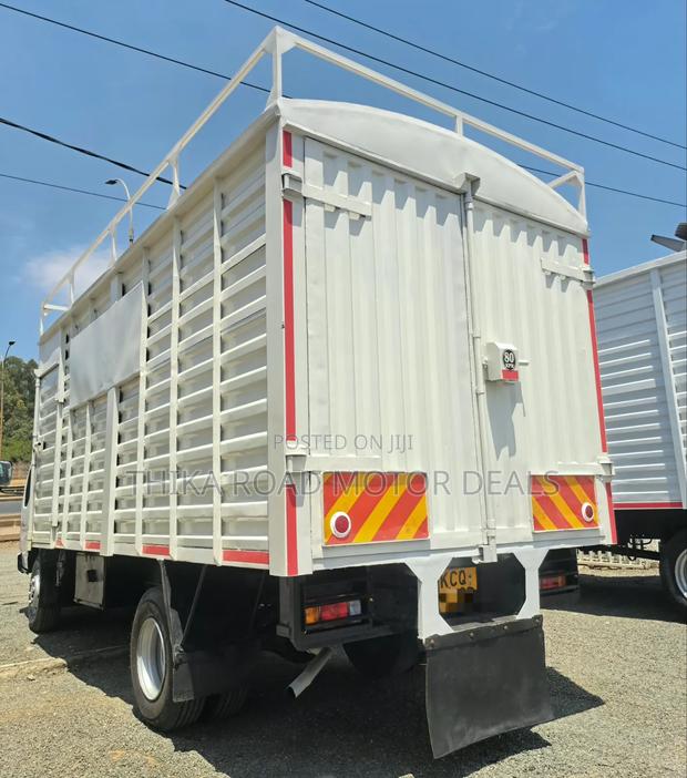 Isuzu NPR 2017 - thumbnail 4