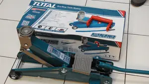 Total 3 Ton Hydraulic Floor Jack THT10832