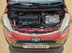 Toyota Sienta 2017 Red