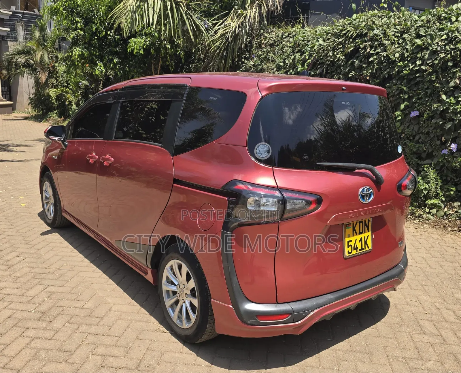 Toyota Sienta 2017 Red