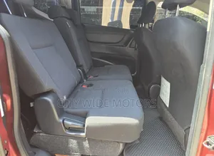 Toyota Sienta 2017 Red