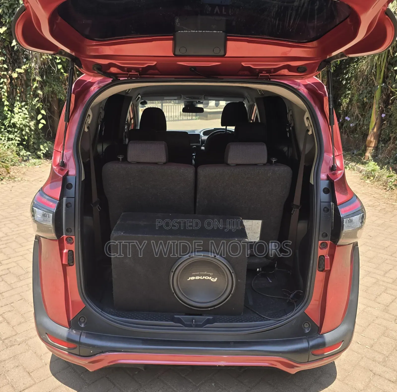 Toyota Sienta 2017 Red
