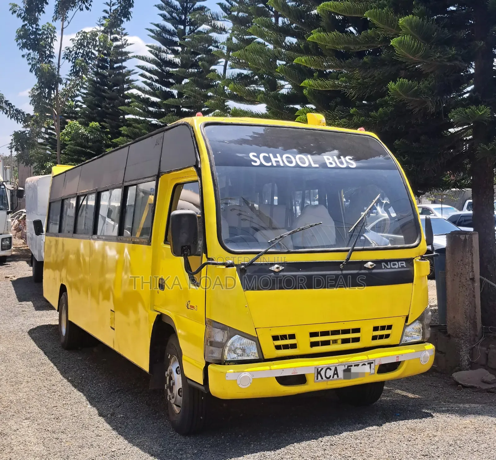 Isuzu NQR 2014 Yellow
