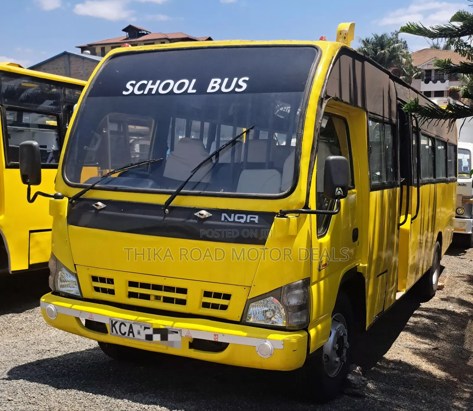 Isuzu NQR 2014 Yellow