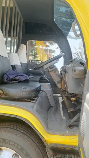 Isuzu NQR 2014 Yellow