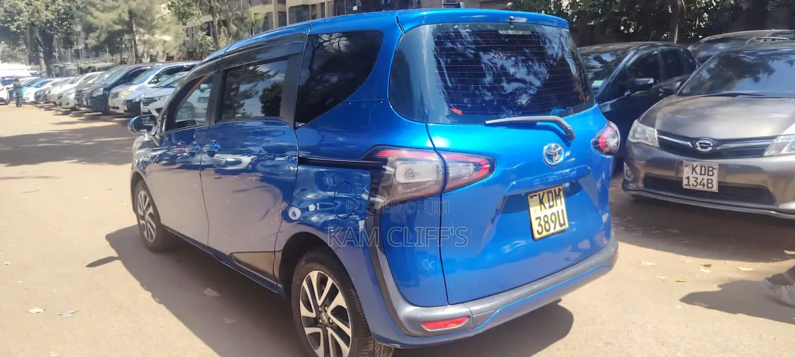 Toyota Sienta 2016 Blue