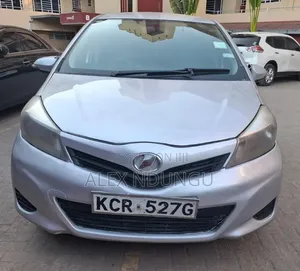 Toyota Vitz 2010 Silver