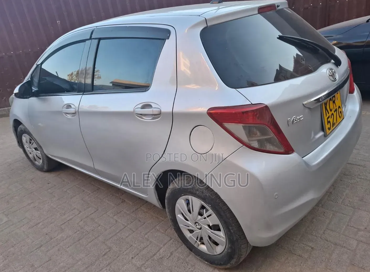 Toyota Vitz 2010 Silver